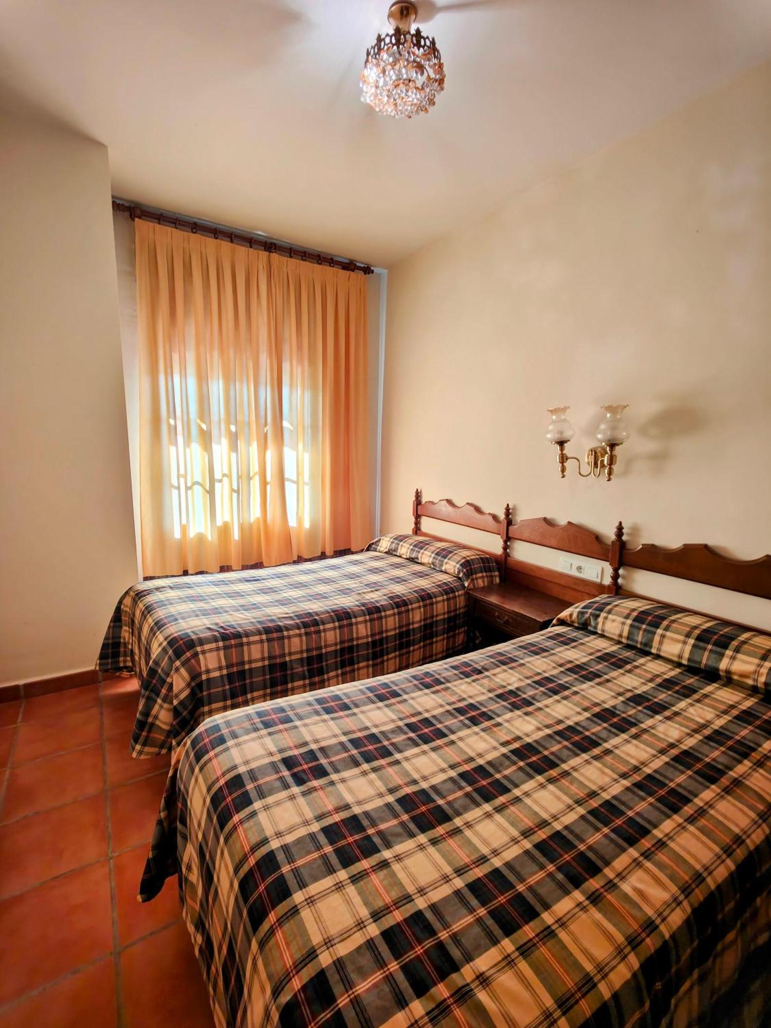 Hostal Montemayor Montemayor del Rio Luaran gambar