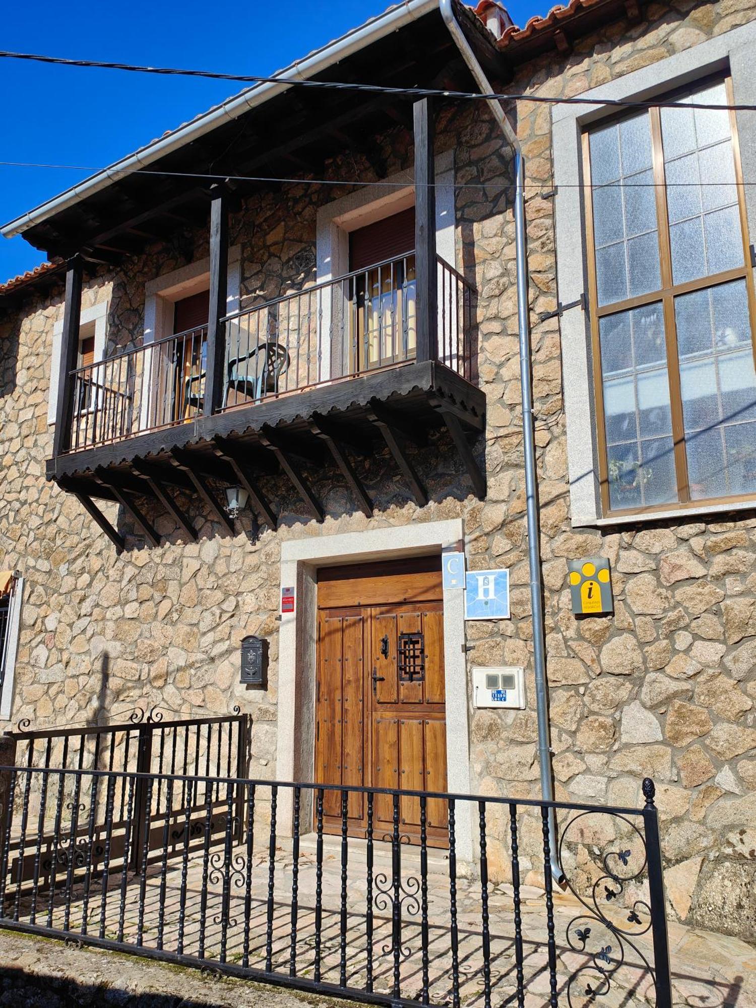 Hostal Montemayor Montemayor del Rio Luaran gambar